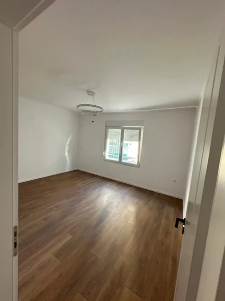Tirane, shitet apartament 1+1+Ballkon Kati 4, 52 m² 95.000 € (Oxhaku, prane Xhamise Xhura)