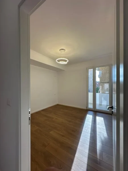 Tirane, shitet apartament 1+1+Ballkon Kati 4, 52 m² 95.000 € (Oxhaku, prane Xhamise Xhura)