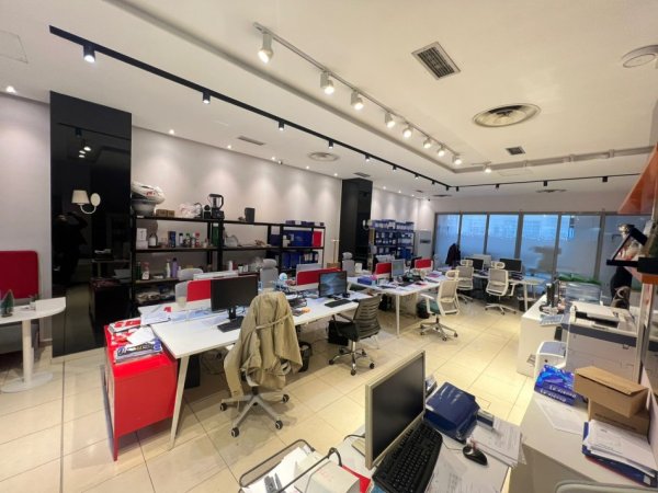 Tirane, jepet me qera zyre Kati 2, 155 m² 1.000 € (Rruga e Kavajes)
