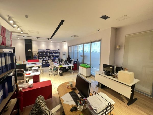 Tirane, jepet me qera zyre Kati 2, 155 m² 1.000 € (Rruga e Kavajes)