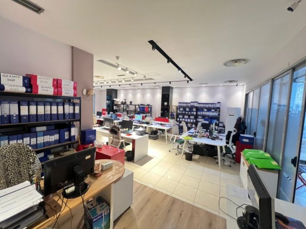 Tirane, jepet me qera zyre Kati 2, 155 m² 1.000 € (Rruga e Kavajes)