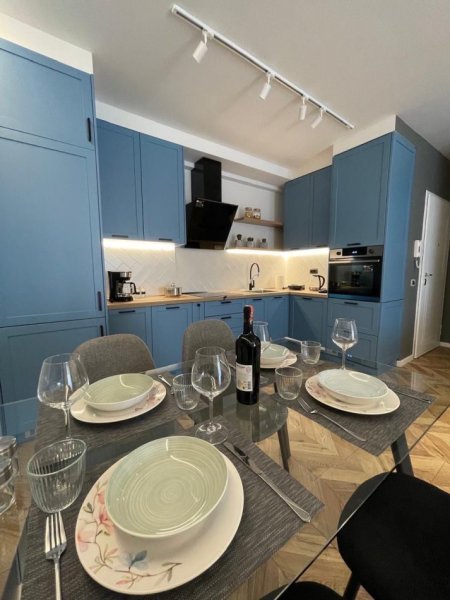 Tirane, jepet me qera 1+1 Kati 3, 75 m² 800 € 