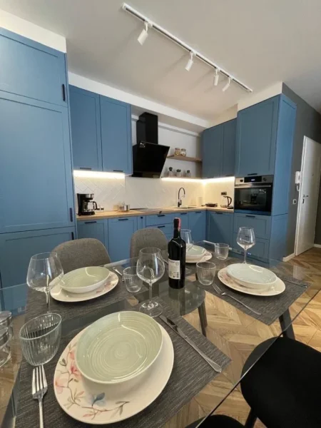 Tirane, jepet me qera 1+1 Kati 3, 75 m² 800 € 