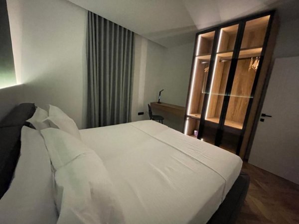 Tirane, jepet me qera 1+1 Kati 3, 75 m² 800 € 