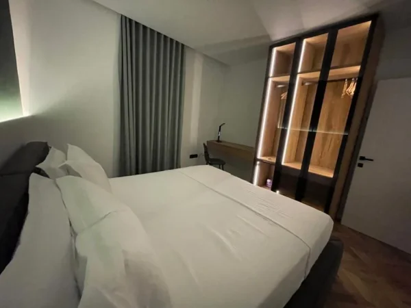 Tirane, jepet me qera 1+1 Kati 3, 75 m² 800 € 