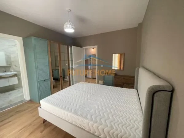 Tirane, jepet me qera apartament 2+1+Ballkon Kati 1, 135 m² 1.000 € (Xhamia)