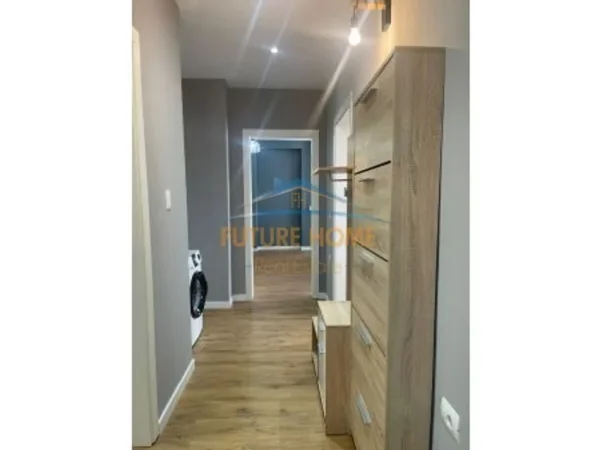 Tirane, jepet me qera apartament 2+1+Ballkon Kati 1, 135 m² 1.000 € (Xhamia)