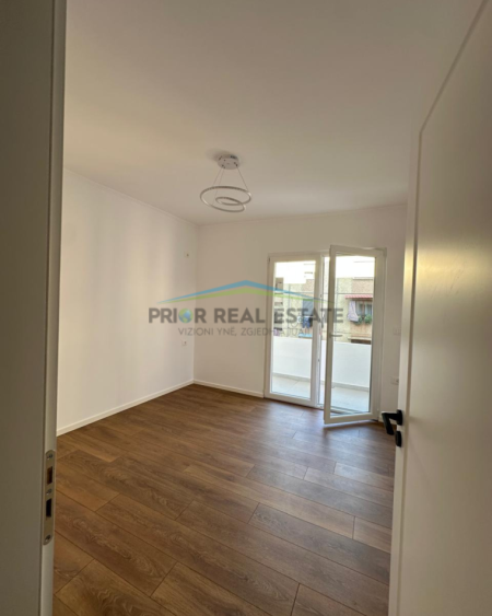 Tirane, shitet apartament 1+1+Ballkon Kati 4, 52 m² 95.000 € (Ruga e Kongresi i Manastirit)