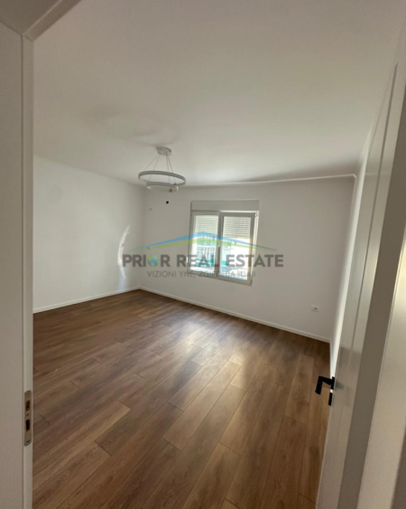 Tirane, shitet apartament 1+1+Ballkon Kati 4, 52 m² 95.000 € (Ruga e Kongresi i Manastirit)