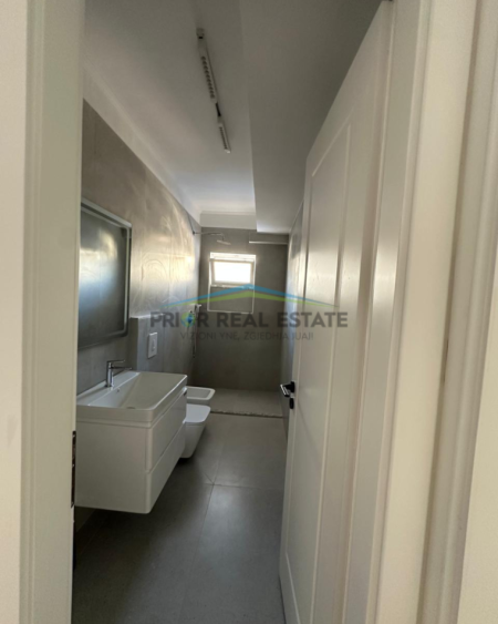 Tirane, shitet apartament 1+1+Ballkon Kati 4, 52 m² 95.000 € (Ruga e Kongresi i Manastirit)