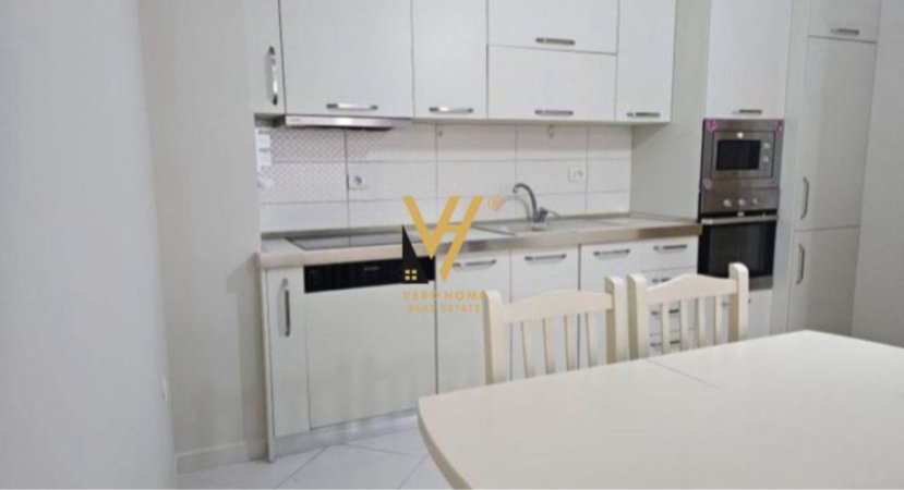 Tirane, jepet me qera apartament 2+1+Ballkon Kati 2, 75 m² 650 € (KOPSHTI ZOOLOGJIK)