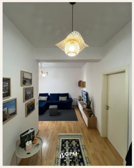 Tirane, jepet me qera apartament 1+1 , 52 m² 700 € 