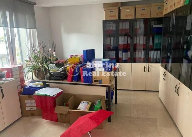 Tirane, jepet me qera ambjent biznesi Kati 6, 105 m² 1.400 € (Myslym Shyri)