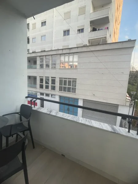 Durres, jepet me qera 1+1+Ballkon Kati 2, 75 m² 350 € (Rruga Pavarsia Durres)