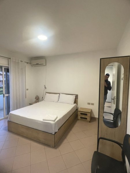 Durres, jepet me qera 1+1+Ballkon Kati 2, 75 m² 350 € (Rruga Pavarsia Durres)