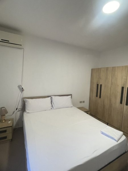 Durres, jepet me qera 1+1+Ballkon Kati 2, 75 m² 350 € (Rruga Pavarsia Durres)