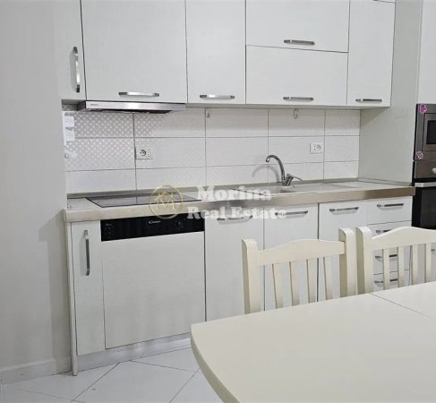 Tirane, jepet me qera apartament 2+1 Kati 3, 100 m² 650 € (Liqeni i Thate)