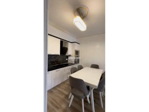 Tirane, jepet me qera apartament 2+1+Ballkon Kati 4, 110 m² 650 € (Green City Residence, Astir)