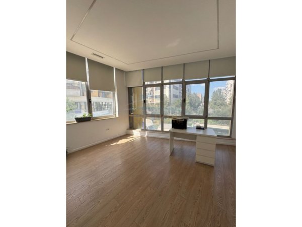 Tirane, jepet me qera ambjent biznesi Kati 1, 300 m² 4.000 € (te Rotondo Astirit)