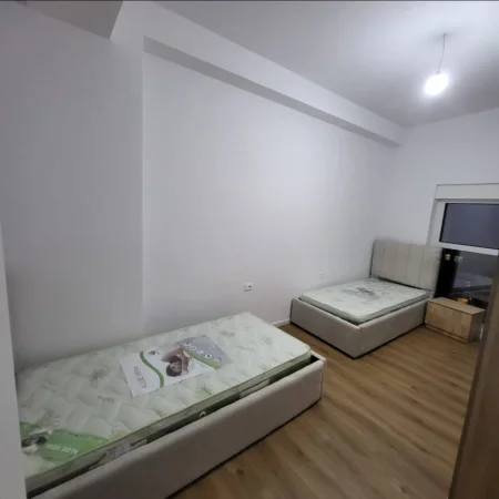 Tirane, jepet me qera apartament 2+1 Kati 3, 82 m² 550 € (KOMPLEKSI KADIU . ALI DEMI)
