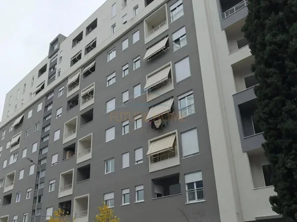 Tirane, shitet apartament 2+1+Ballkon Kati 3, 100 m² (KOMUNA E PARISIT)