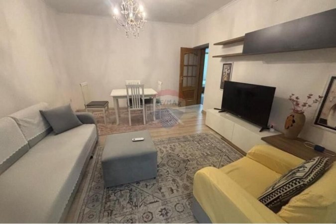 Tirane, jepet me qera apartament 3+1 Kati 3, 100 m² 800 € (Rruga Myslym Shyri, Tirane)