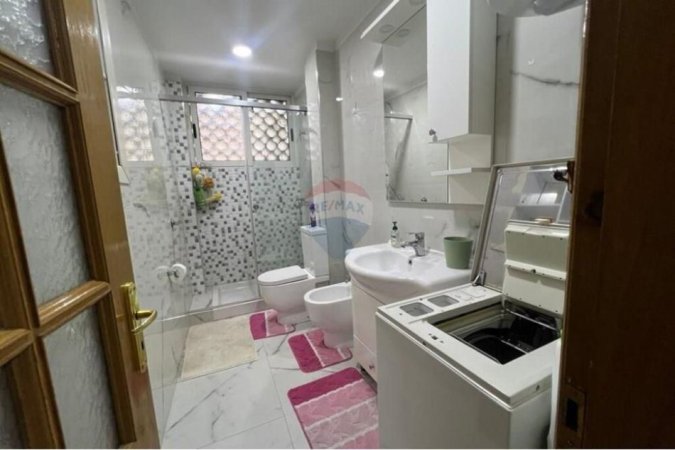 Tirane, jepet me qera apartament 3+1 Kati 3, 100 m² 800 € (Rruga Myslym Shyri, Tirane)