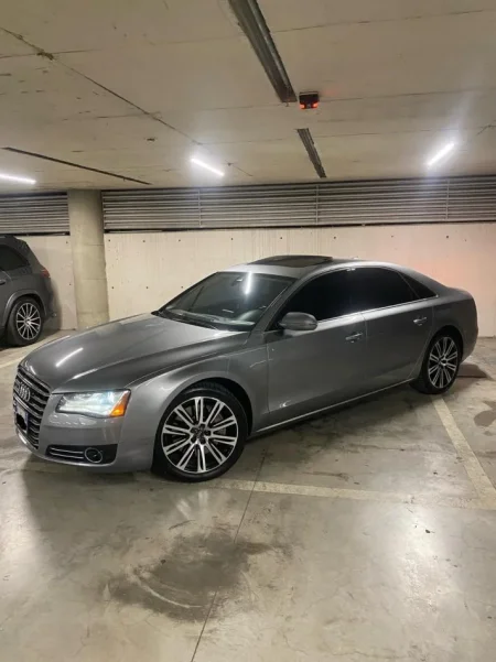 Tirane, shitet makine Benzin, gri e erret automatik 198.000 km 12.000 €