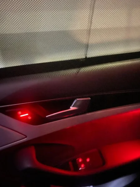 Tirane, shitet makine Benzin, gri e erret automatik 198.000 km 12.000 €