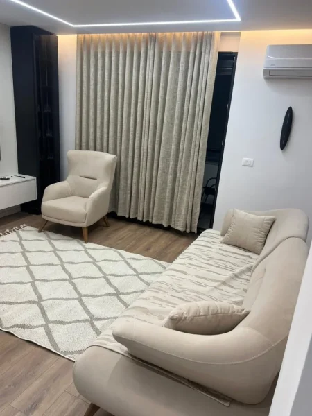 Tirane, jepet me qera apartament 2+1+Aneks+Ballkon Kati 4, 115 m² 800 €