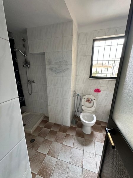 Tirane, jepet me qera apartament 2+1 Kati 3, 95 m² 600 € (Mine Peza)