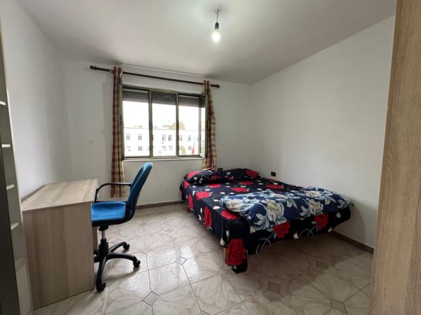 Tirane, jepet me qera apartament 2+1 Kati 3, 95 m² 600 € (Mine Peza)