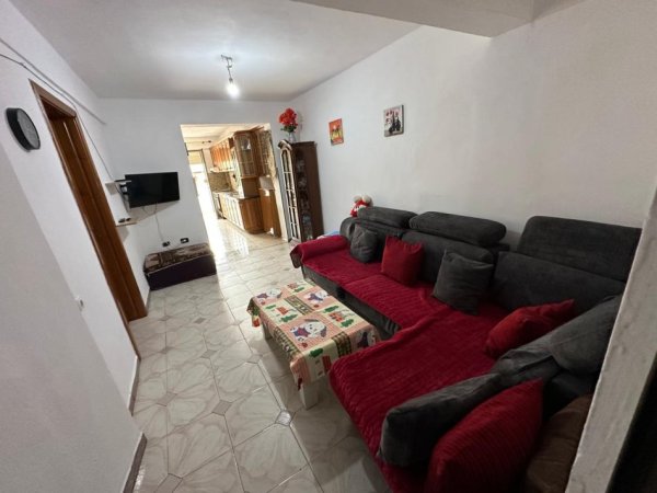 Tirane, jepet me qera apartament 2+1 Kati 3, 95 m² 600 € (Mine Peza)