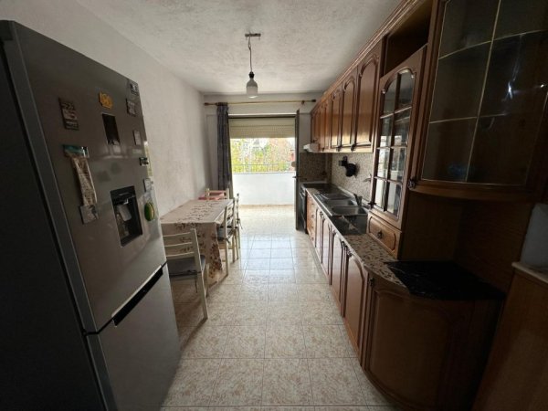 Tirane, jepet me qera apartament 2+1 Kati 3, 95 m² 600 € (Mine Peza)