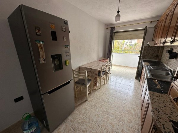 Tirane, jepet me qera apartament 2+1 Kati 3, 95 m² 600 € (Mine Peza)