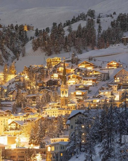 Tirane, oferte City-tour | Vizita qytetesh Festat me BERNINA EXPRESS (Treni Panoramik ne Alpet Zviceriane) 3 Ditë (2 Netë) Nisje 28 Nentor / 29 Nentor / 24 Dhjetor