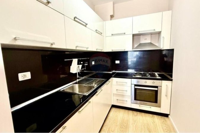 Tirane, jepet me qera apartament 2+1 Kati 5, 114 m² 726 € (Rruga Peti Liqeni I Thatë, Tiranë)