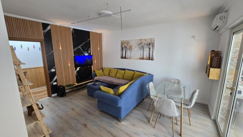 ✨ Jepet me Qera – Apartament Luksoz 3+1+2wc & kuzhinë më vete || (📍Vijë e parë - pamje mahnitëse nga Liqeni thatë ) || 1350€/Muaj | ( 1 post parkimi)