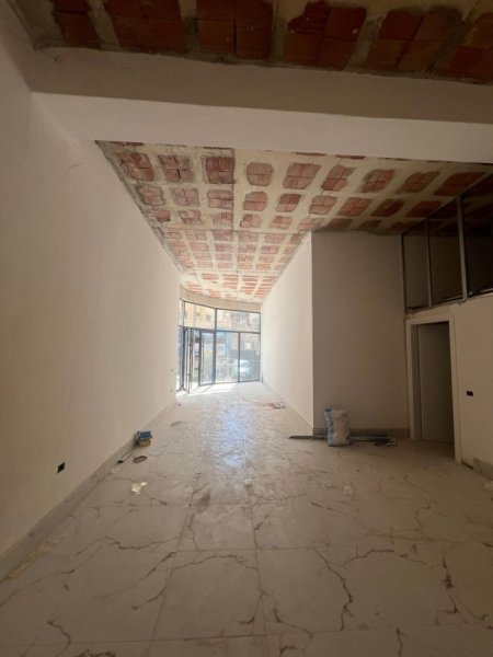 Tirane, jepet me qera dyqan Kati 0, 104 m² 1.400 € (RRUGA E DURRESIT)