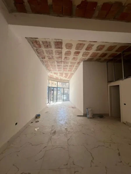 Tirane, jepet me qera dyqan Kati 0, 104 m² 1.400 € (RRUGA E DURRESIT)