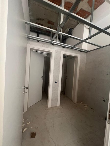 Tirane, jepet me qera dyqan Kati 0, 104 m² 1.400 € (RRUGA E DURRESIT)