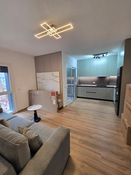 Tirane, jepet me qera apartament 1+1+Ballkon Kati 7, 75 m² 800 € (Pazari i Ri)