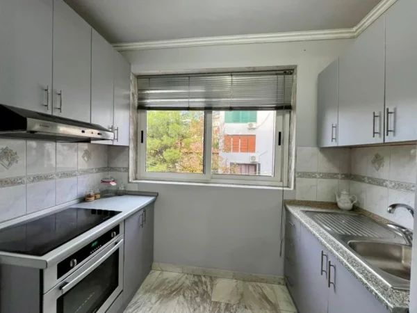 Tirane, jepet me qera apartament 1+1 Kati 2, 50 m² 520 € (Stadiumi Dinamo)