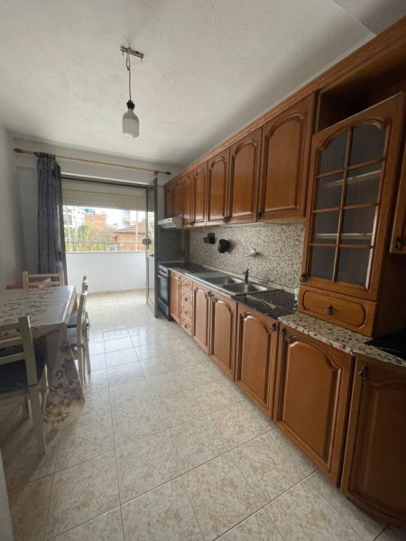 Tirane, jepet me qera apartament 2+1 Kati 3, 104 m² 650 € (MINE PEZA)