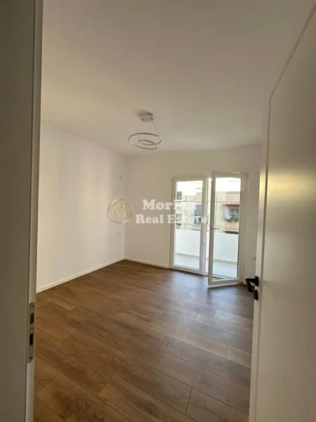 Tirane, shitet apartament 1+1 Kati 4, 40 m² 95.000 € (Rruga Kongresi i Manastirit)