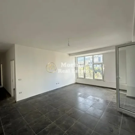 Tirane, shitet apartament 2+1+Ballkon Kati 3, 93 m² 238.000 € (Liqeni i Thate)
