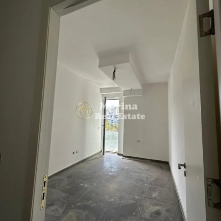 Tirane, shitet apartament 2+1+Ballkon Kati 3, 93 m² 238.000 € (Liqeni i Thate)