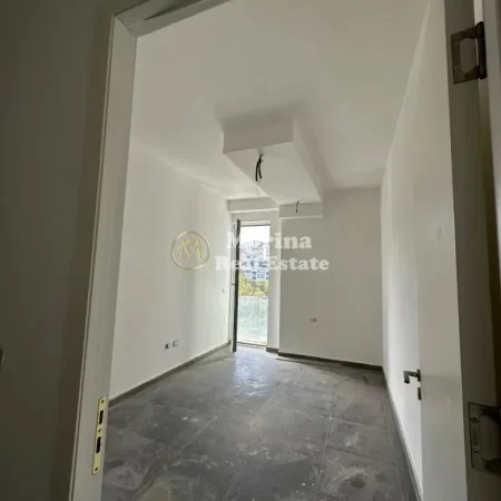 Tirane, shitet apartament 2+1+Ballkon Kati 3, 93 m² 238.000 € (Liqeni i Thate)