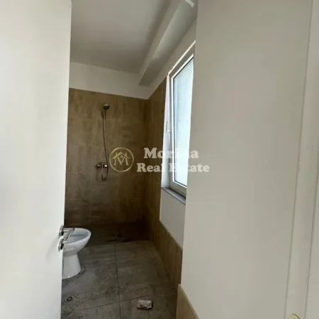 Tirane, shitet apartament 2+1+Ballkon Kati 3, 93 m² 238.000 € (Liqeni i Thate)