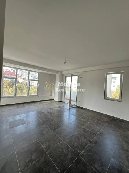 Tirane, shitet apartament 2+1+Ballkon Kati 3, 93 m² 238.000 € (Liqeni i Thate)